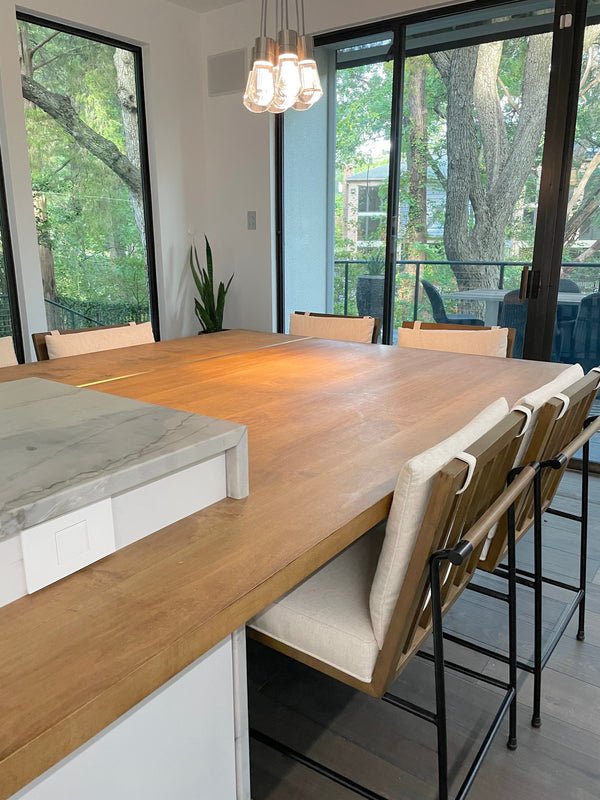 Michelle Lynne Table