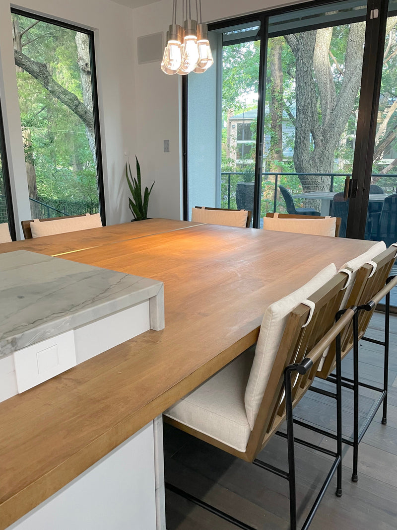 Michelle Lynne Table 