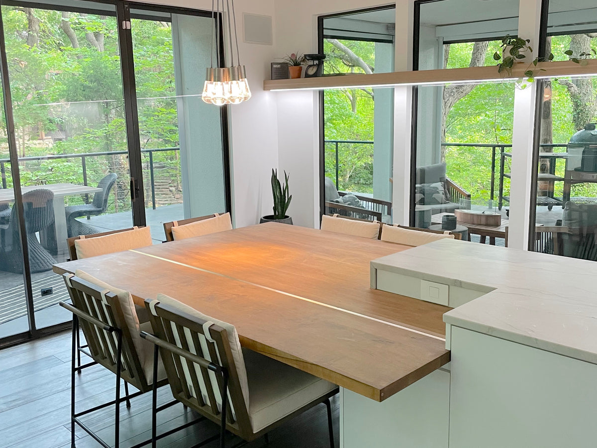 Michelle Lynne Table