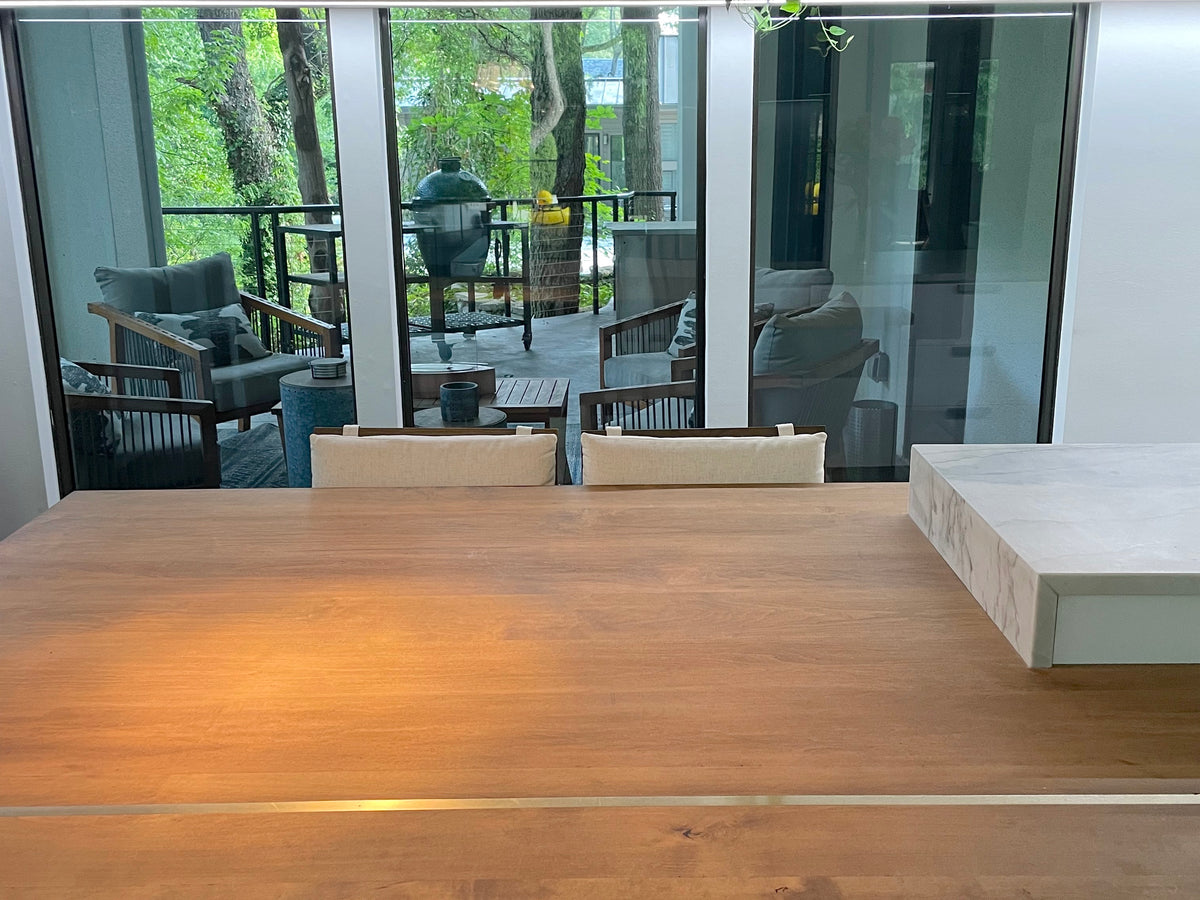 Michelle Lynne Table